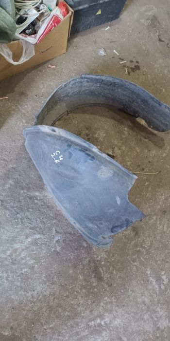 Подкрылок Ауди 100 с4