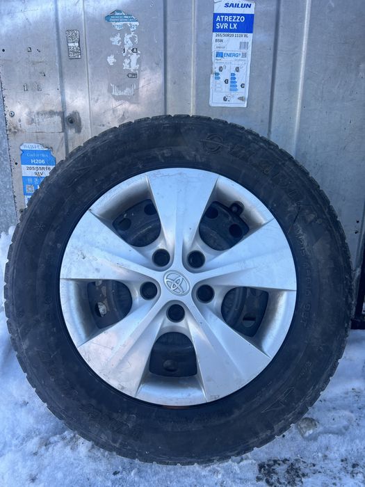 Продаю зимнюю резину 215/65/16