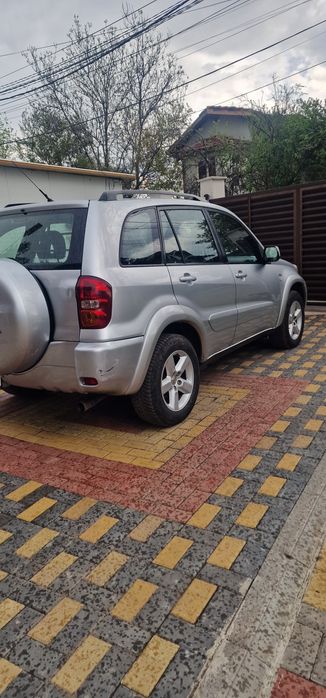 Продавам Toyota Rav 4