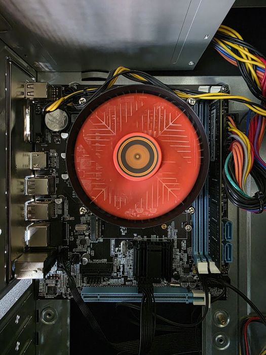 Кейс H61+i5 2400+ddr3 8gb+блок. В идеальном состоянии. Возможен обмен.