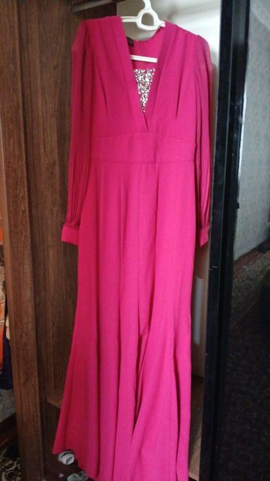 Платье новая, коллекция 2025 г, длинная, красная.