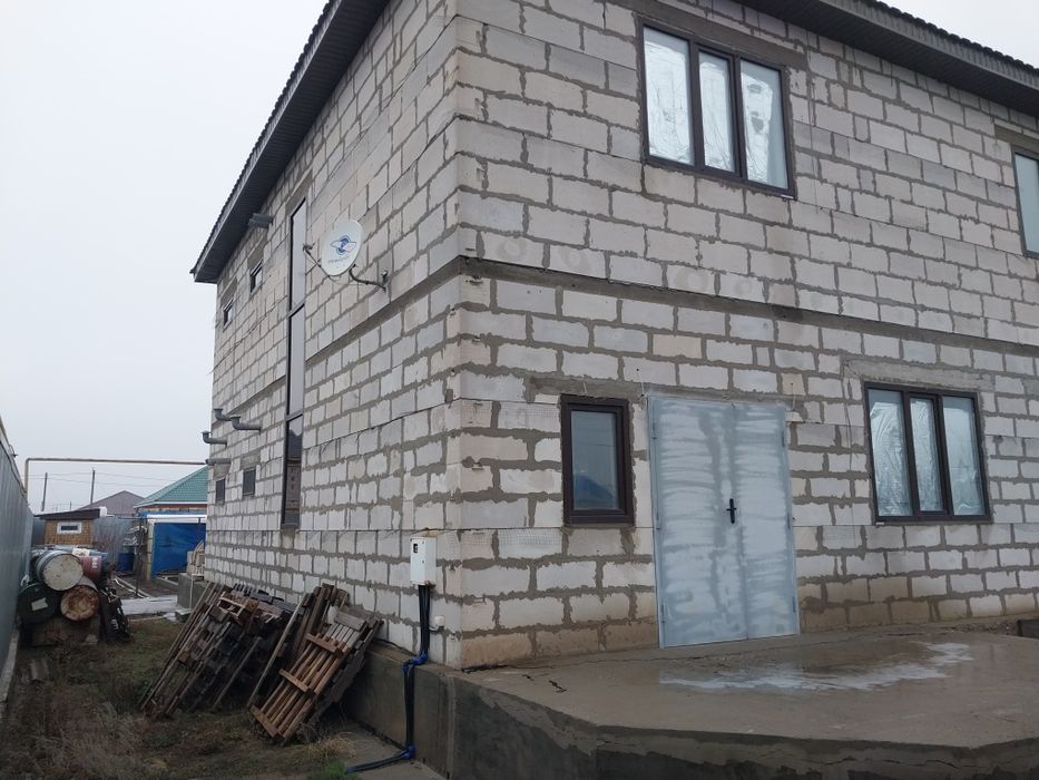 Продаётся дом двух этажный в районе акжар 2