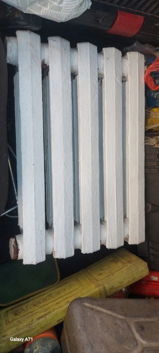 Продам чугунную  б/у батарею