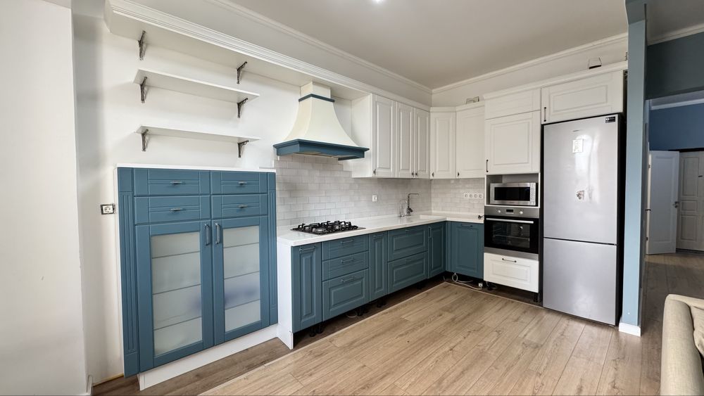 Кухнанная мебель с техникой