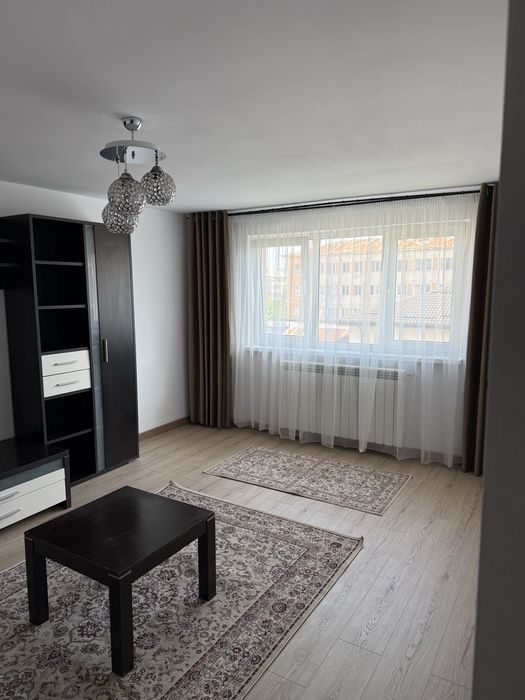 Inchiriez apartament 3 camere