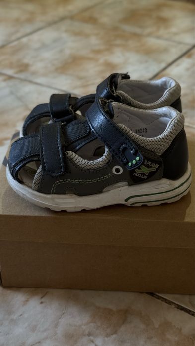 Продам сандалии на малыша