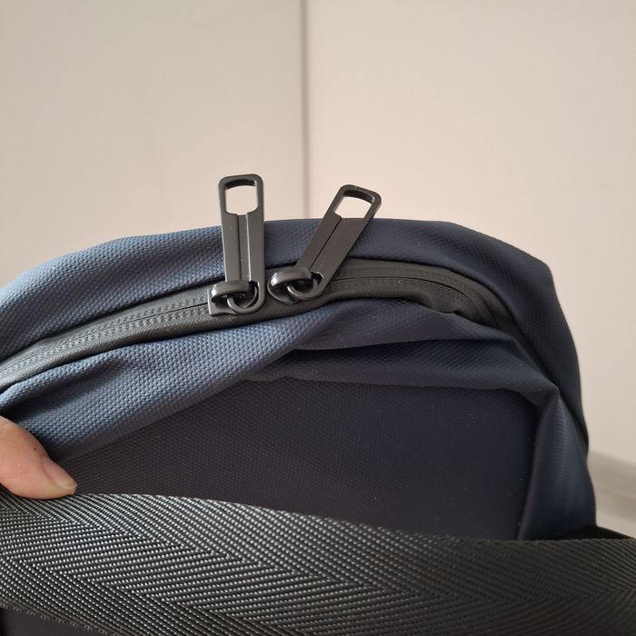 Продам сумку  через плечо Vivo