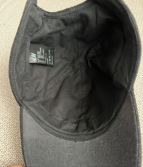 Sapca neagra, eleganta cu banda reglabila H&M