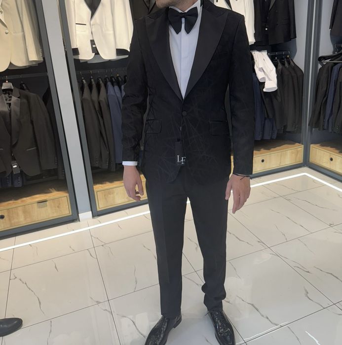 Tinuta completa mire, costum negru