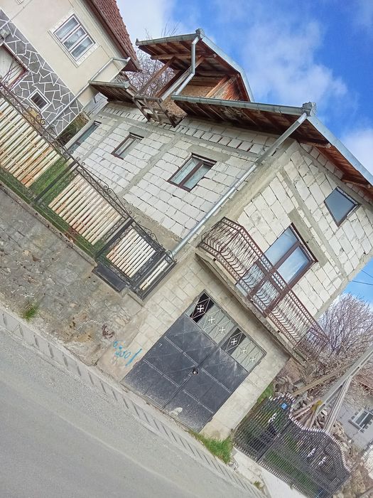Proprietate 870 mp cu 2 case si utilitāti