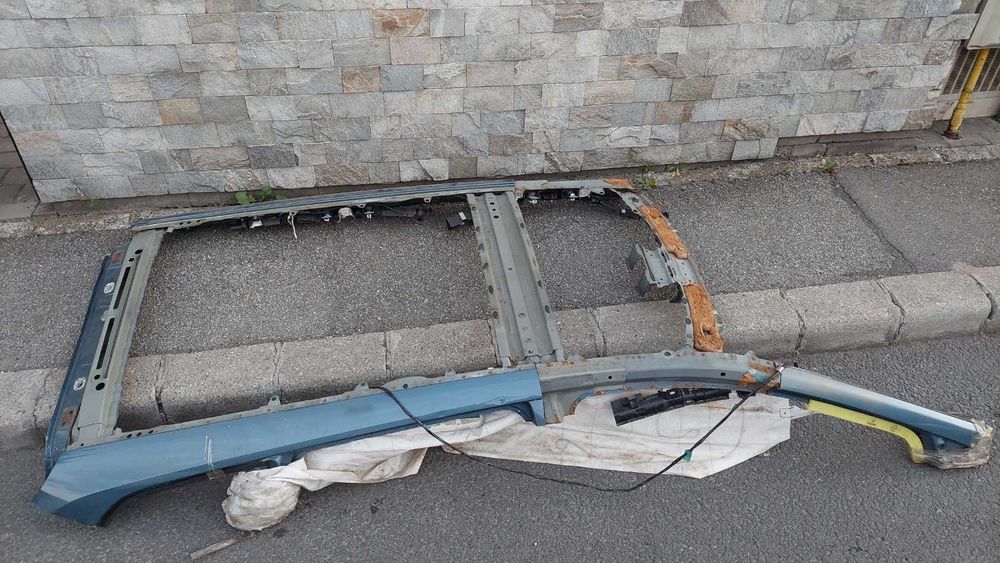 Plafon Toyota Corolla E21, E210, break, montant