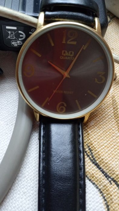 Часы наручные с мягким ремешком.