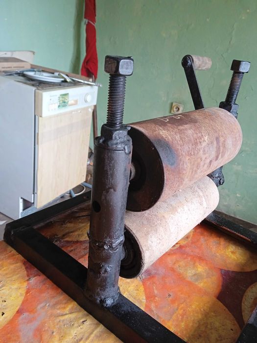 Самоделно направена преса за графика ( офорт, суха игла)