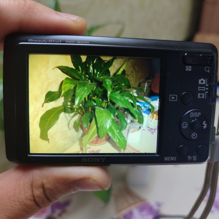 Продам фотоаппарат сони.