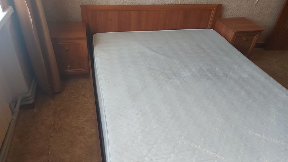 Продам кровать и тумбы 2штук