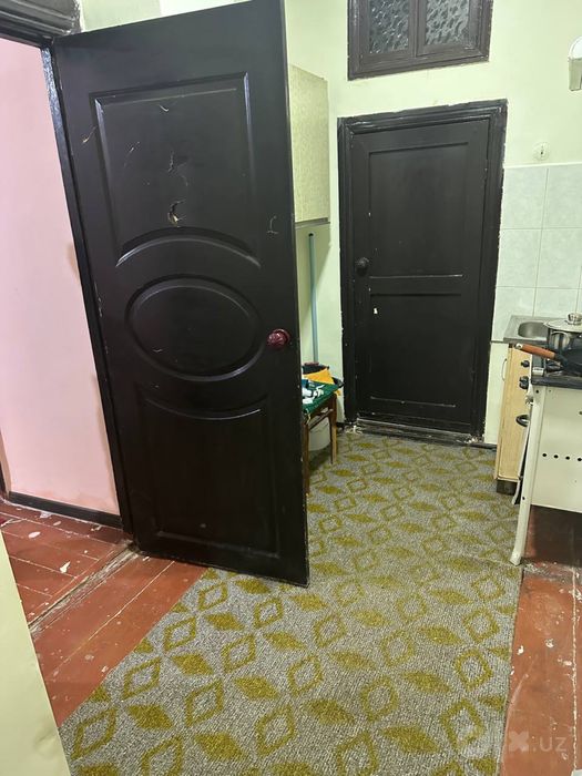 Продается 1 в 2/1/2 в центре Чирчика