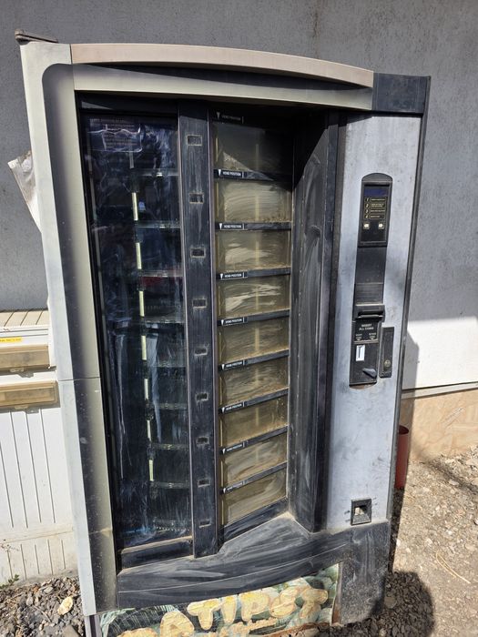 Automat , sucuri, ciocolata ,snacks