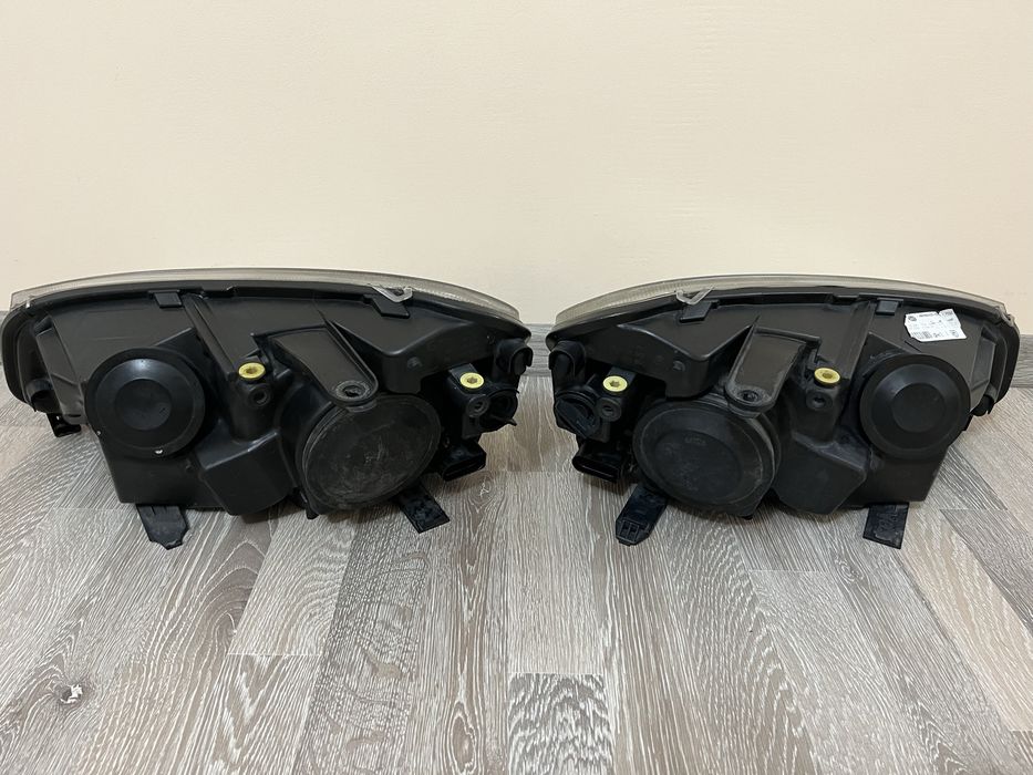 Faruri stanga dreapta Ford C-max 2007-2010 facelift