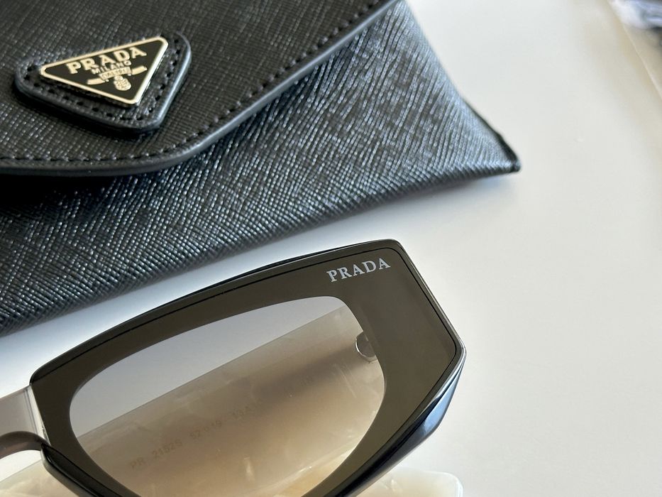 Слънчеви очила Prada