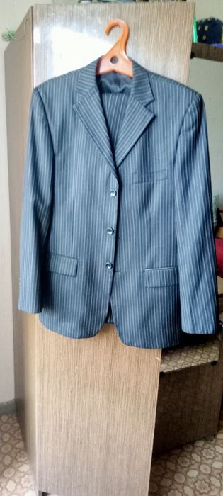 Костюм тройка серый в полоску