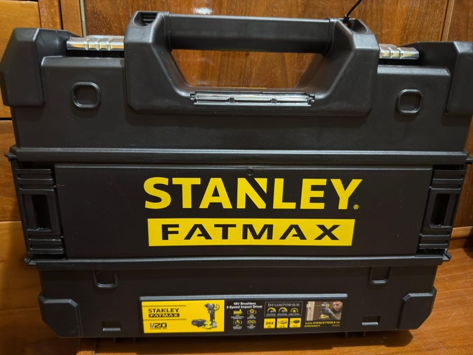 Mașina de insurubat cu impact Stanley 20v