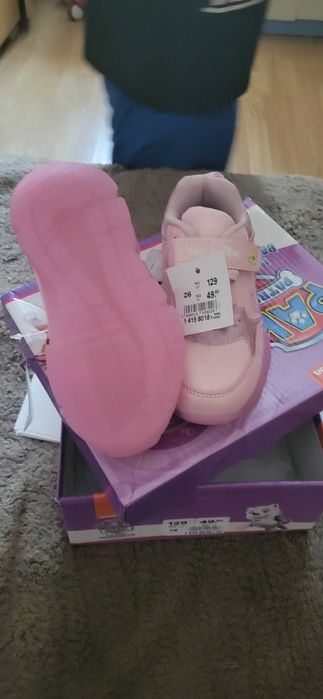 Vand adidasi cu patrula catelusilor