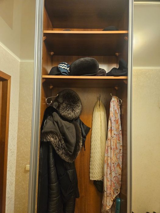 Продам шкаф в прихожую