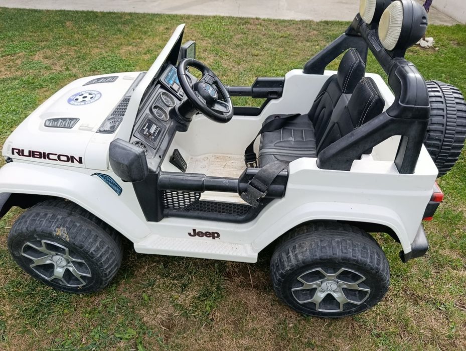 Mașinuță electrica cu telecomanda și pedale .2+ jeep rubicon