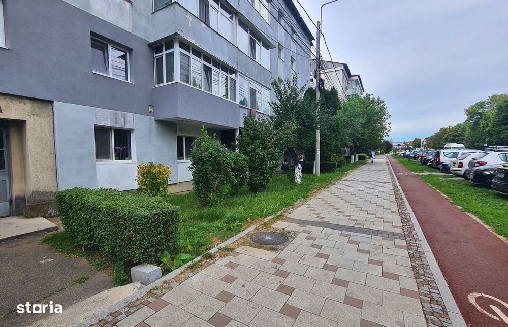 Apartament cu 3 camere de vânzare în Curtea de Argeș.