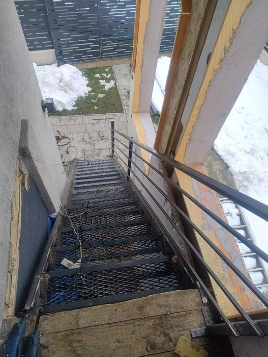 Scara exterioara fier