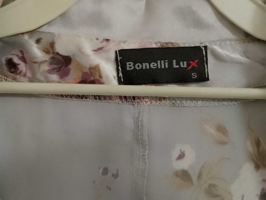 Красива блуза/риза от висококачествен сатен с блясък - 15 лв, S