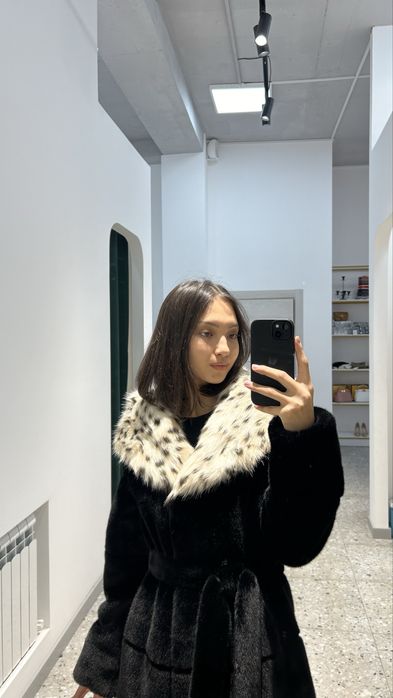 Продаю шубу в черном цвете