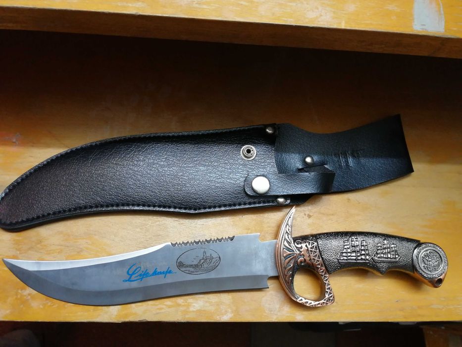 Нож, ключодържатели, броеница, сувенири