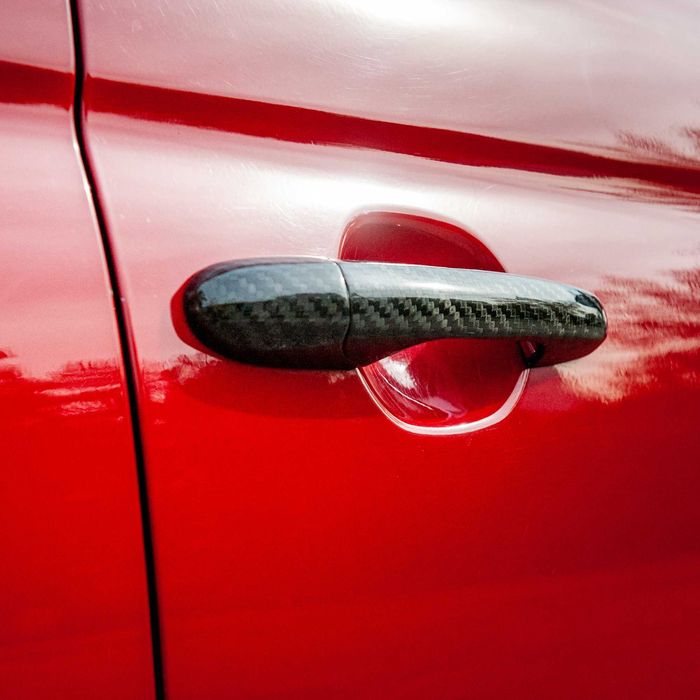 Изработка и ремонт на детайли от карбон