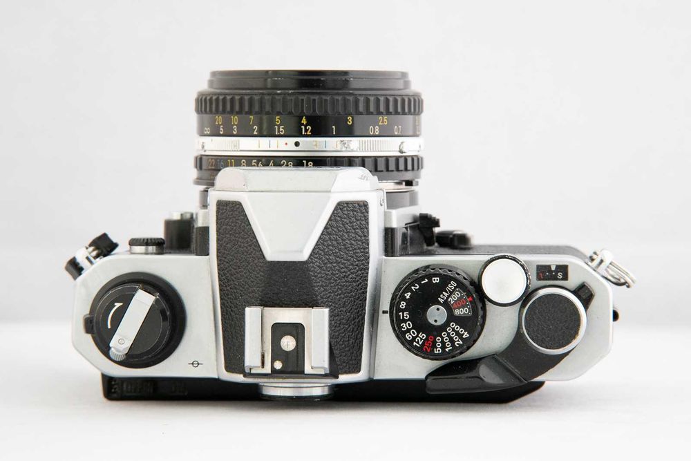 Aparat film Nikon FM2n cu obiectiv Nikon 50mm 1.8 in stare foarte buna