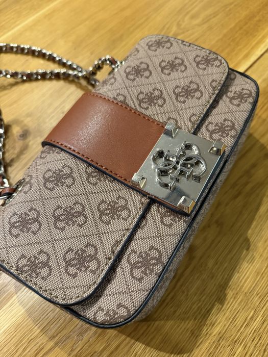 Оригинална чанта Guess