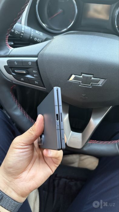 Samsung fold8 Graphite, 256gb, 2 ta imea o’tgan.