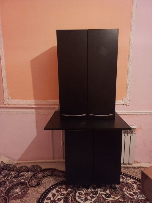 Tepa va past shkaf sotiladi. 2ta taburetkasiyam bor