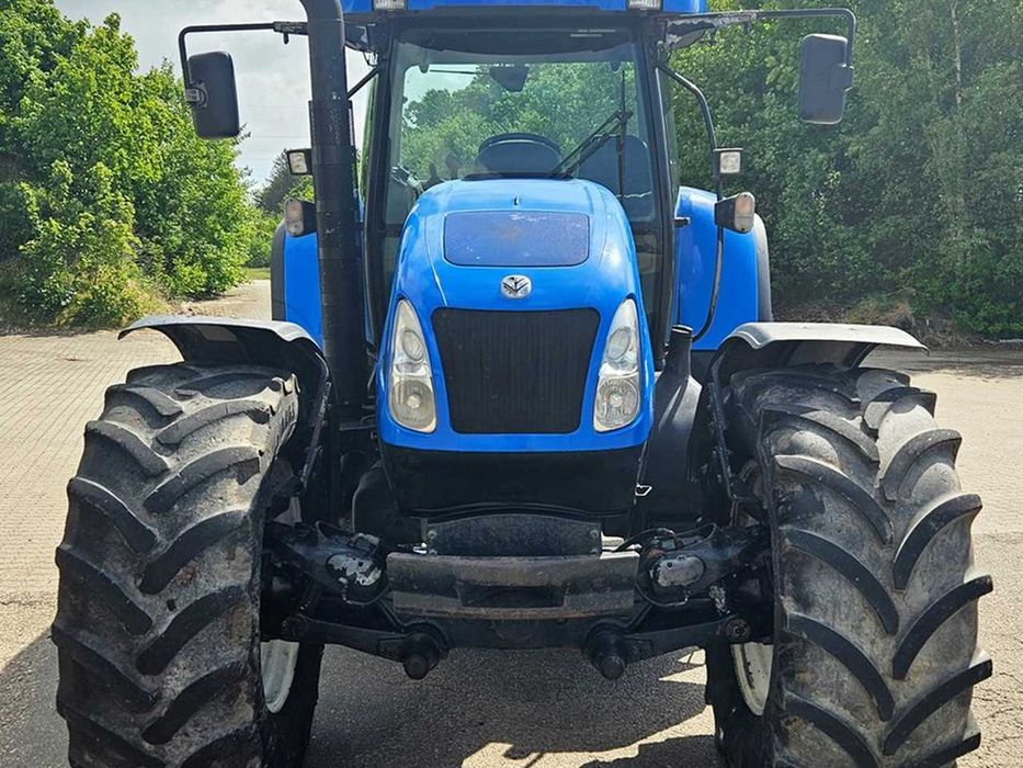 Колесный трактор New Holland T7550