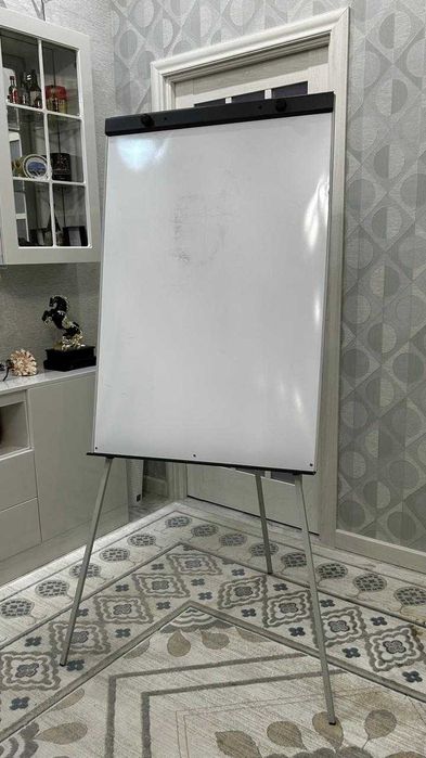 Маркерная доска на ножках