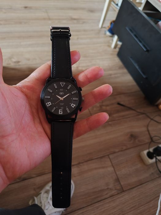 Ceas bărbați, model deosebit, ca Nou