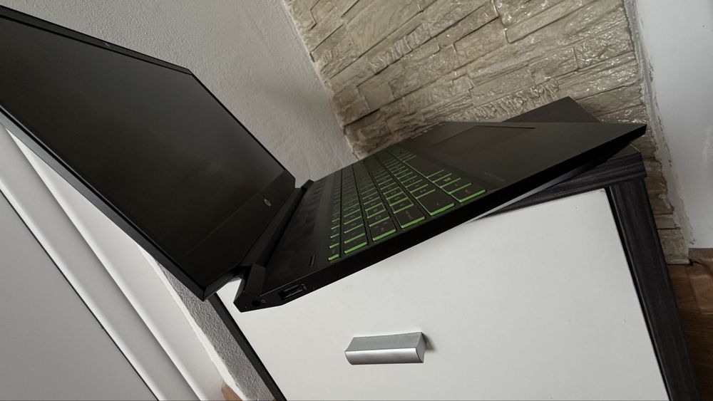 Laptop Gaming HP Pavilion 15 | Ryzen 5 5600H (Peste i7-10th Gen) | 144Hz | Ca NOU