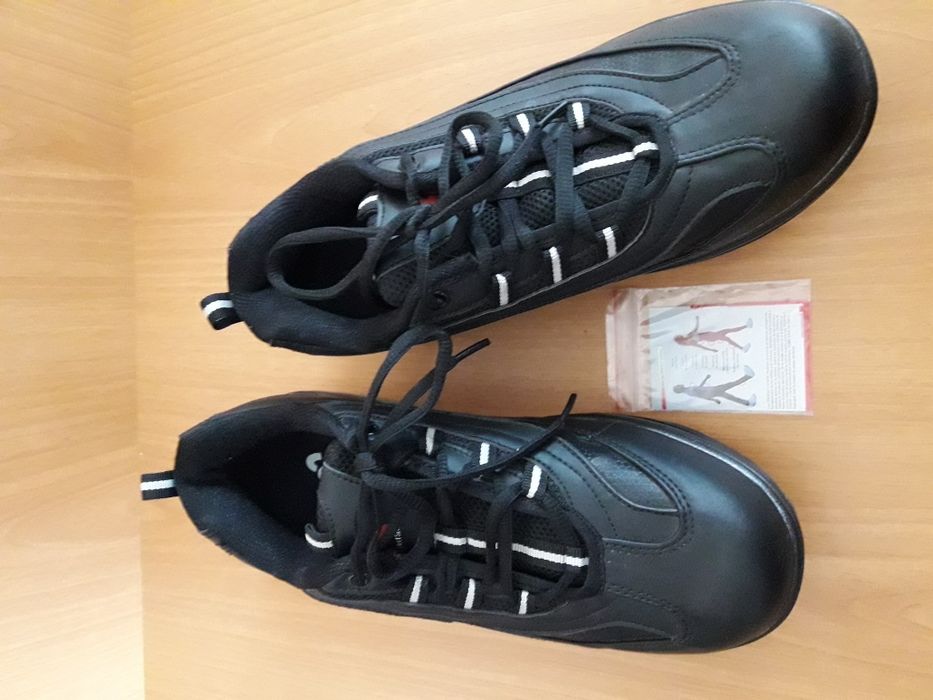 Продаю кроссовки