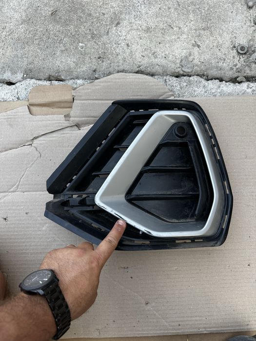 Grilă stânga bară față audi Q3.(83A).S linne.cod:83A807681.D.