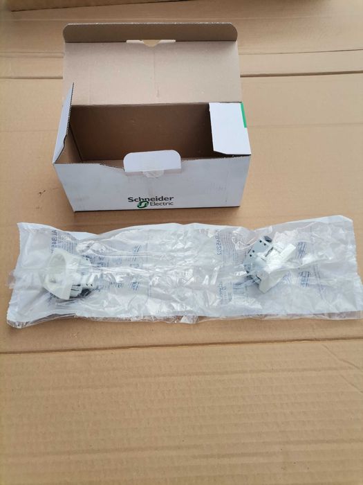 Контакт шуко Schneider , 16A,250V, бял