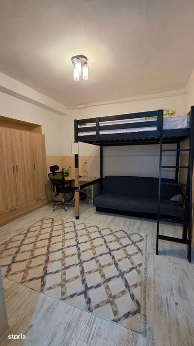Garsonieră cu curte în centrul vechi, 350 EUR