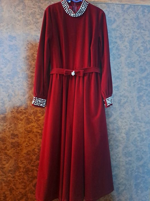 Oqshom libosi ayollar kiyimi