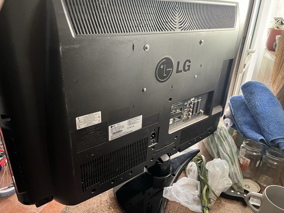 Televizor LED LG 32LH2000 diagonala de 80 cm