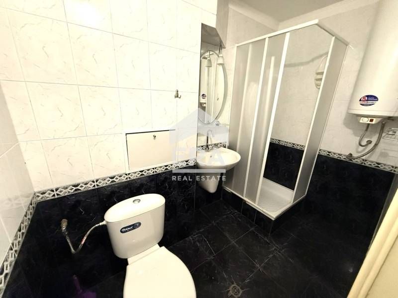 Продава се Тристаен апартамент в Бургас, Възраждане - 82 кв.м за 871 €/кв.м - Снимка #9