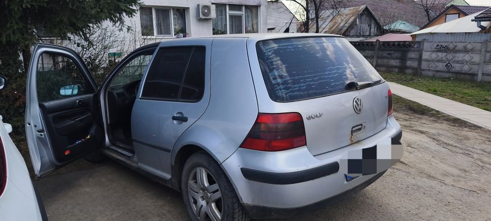 Golf 4  1.6 benzina 2001